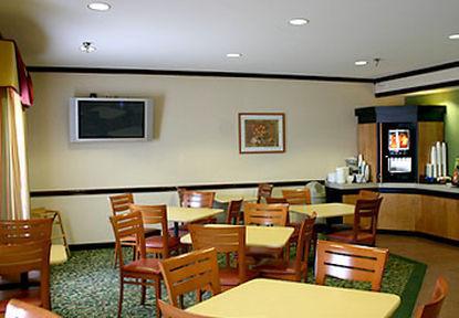 Fairfield & Savannah I-95 South Hotel 3*