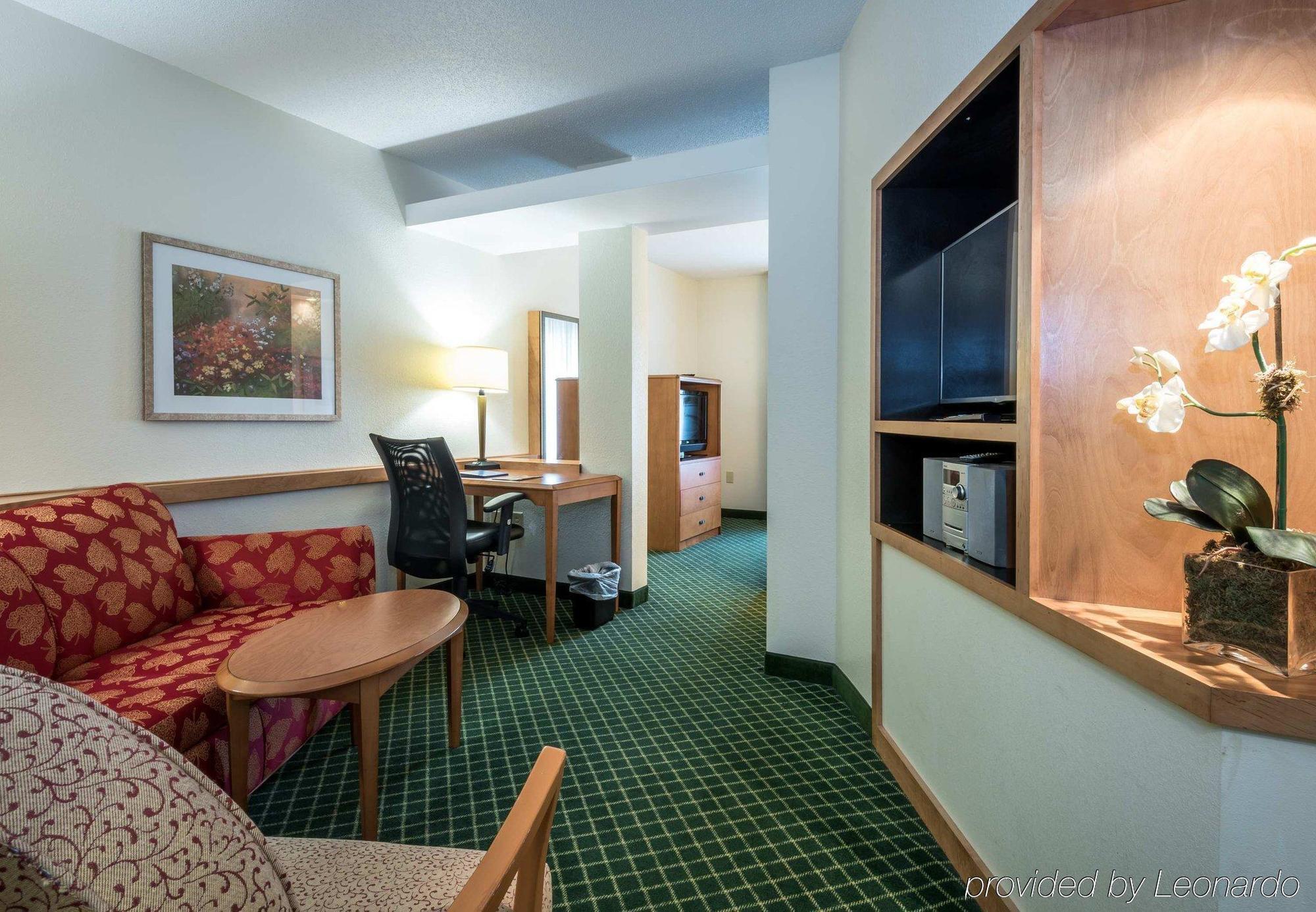 Fairfield & Savannah I-95 South Hotel